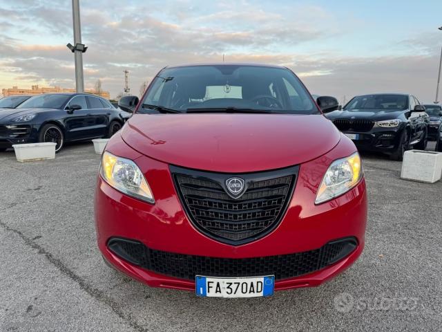 Auto - Lancia ypsilon 0.9 t.air 85cv 5p.met.ec.elef.