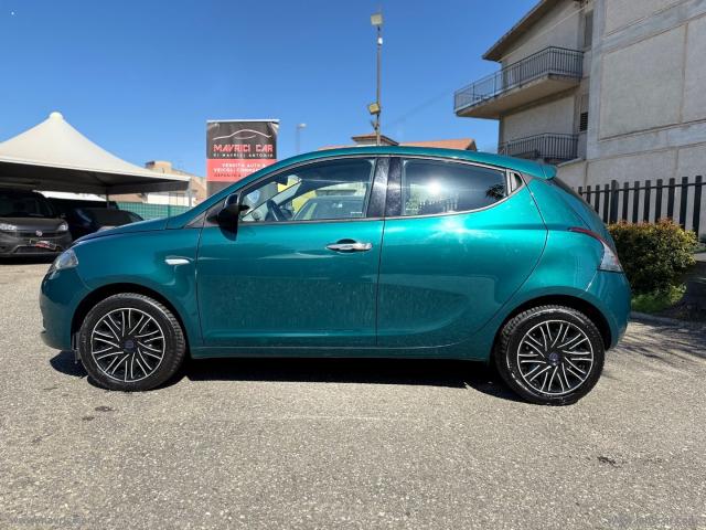 Auto - Lancia ypsilon 1.2 69 cv 5p. gold