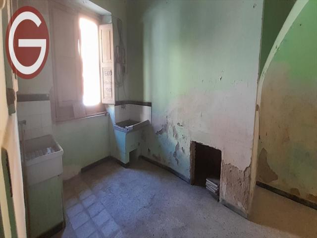 Appartamenti in Vendita - Appartamento in vendita a cittanova centro storico