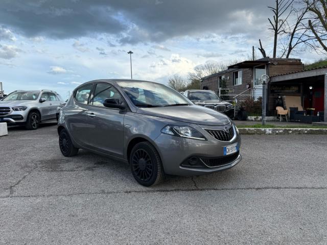 Lancia ypsilon 1.0 firefly 5p.s&s hyb. eco a.f.