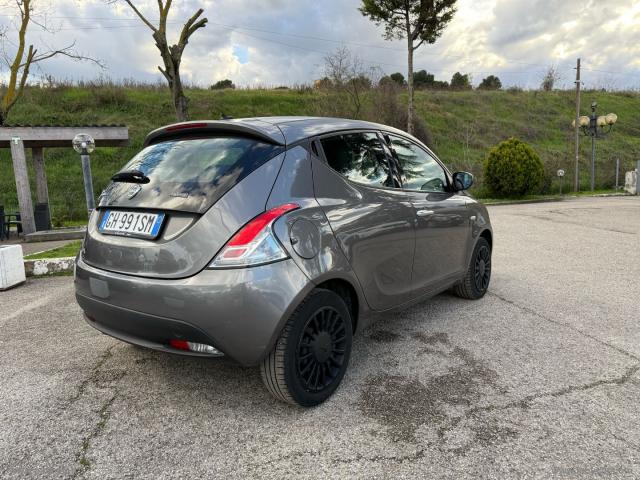 Auto - Lancia ypsilon 1.0 firefly 5p.s&s hyb. eco a.f.