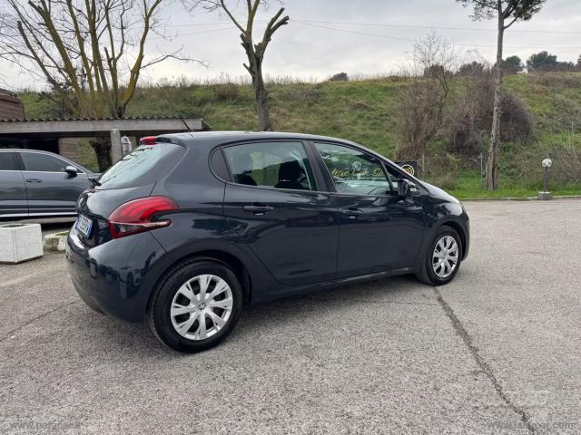 Auto - Peugeot 208 puretech 82 5p. gpl allure