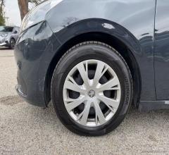 Auto - Peugeot 208 puretech 82 5p. gpl allure