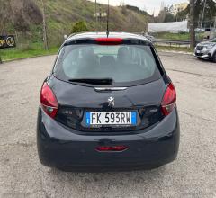 Auto - Peugeot 208 puretech 82 5p. gpl allure