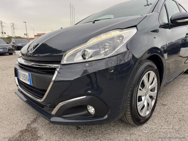 Auto - Peugeot 208 puretech 82 5p. gpl allure