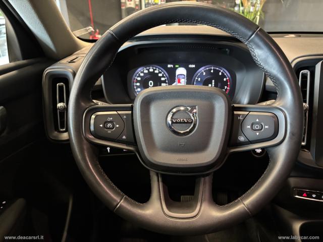 Auto - Volvo xc40 t2 momentum core