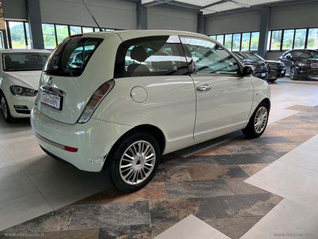 Auto - Lancia ypsilon 1.2 argento