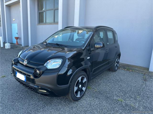 Fiat panda 1.0 hybrid launch ed.city cross