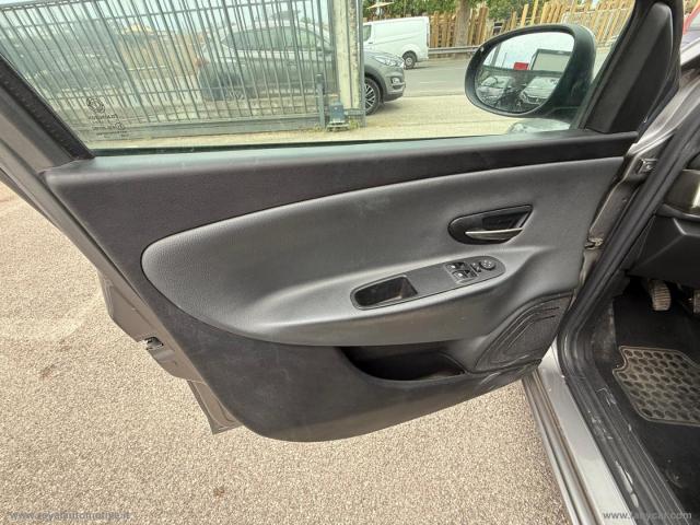 Auto - Lancia ypsilon 1.3 mjt 95 cv 5p. s&s platinum