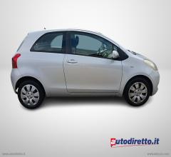 Auto - Toyota yaris 1.3 5p. sol