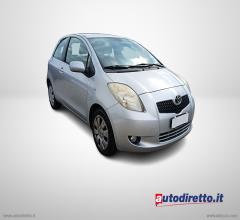Auto - Toyota yaris 1.3 5p. sol