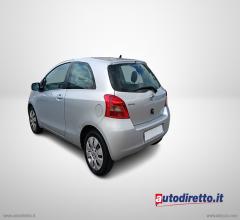 Auto - Toyota yaris 1.3 5p. sol