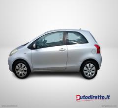 Auto - Toyota yaris 1.3 5p. sol