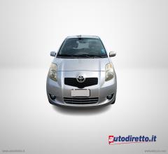 Auto - Toyota yaris 1.3 5p. sol