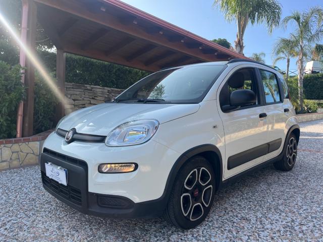 Fiat panda 1.0 firefly s&s hybrid city life