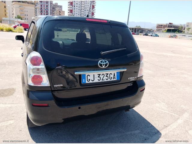 Auto - Toyota corolla verso 2.2 16v d-4d now