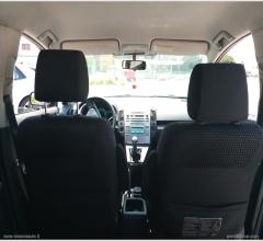 Auto - Toyota corolla verso 2.2 16v d-4d now