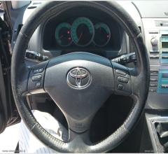 Auto - Toyota corolla verso 2.2 16v d-4d now