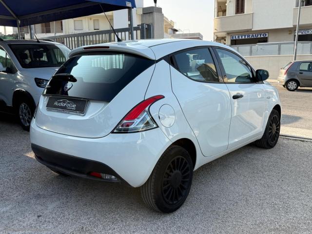 Auto - Lancia ypsilon 1.2 69 cv 5p. gpl ecochic ele.bl
