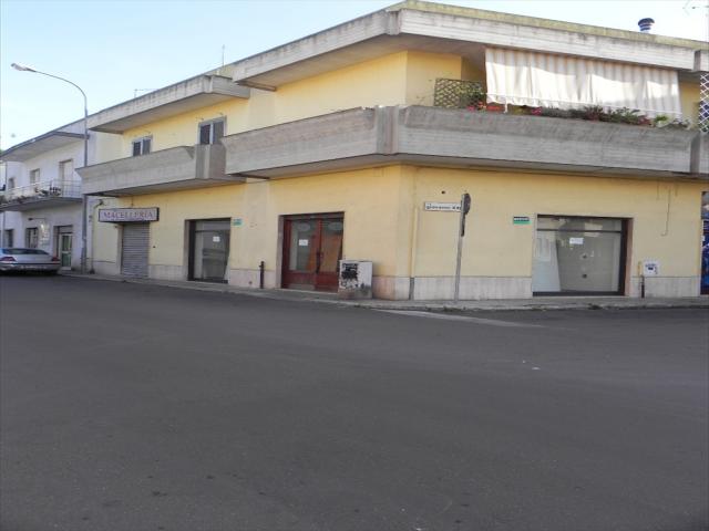 Locale commerciale in vendita a monteroni di lecce ad alto flusso veicolare