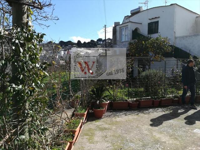 Appartamenti in Vendita - Appartamento in vendita a capri centro