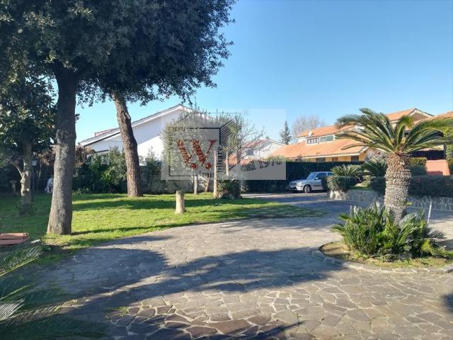 Appartamenti in Vendita - Villa in vendita a giugliano in campania varcaturo