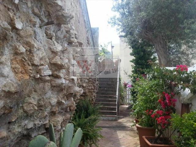 Appartamenti in Vendita - Casa indipendente in vendita a capri centro-piazzetta