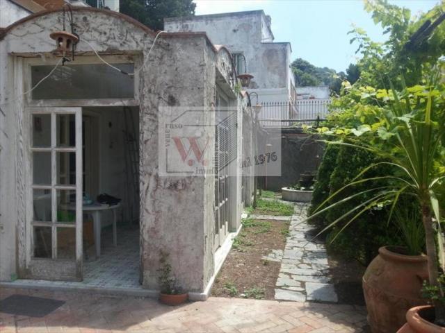 Appartamenti in Vendita - Casa indipendente in vendita a capri centro-piazzetta