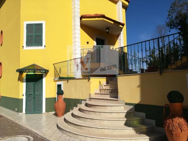 Appartamenti in Vendita - Villa in vendita a pozzuoli monterusciello