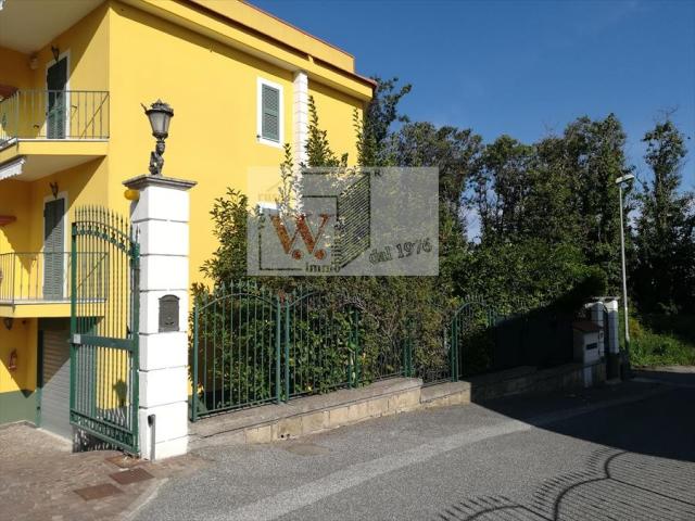 Appartamenti in Vendita - Villa in vendita a pozzuoli monterusciello