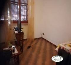 Appartamenti in Vendita - Indipendente per due famiglie con terreno