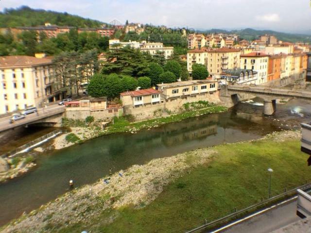 Appartamento 160mq con balcone e cantina al centro del paese