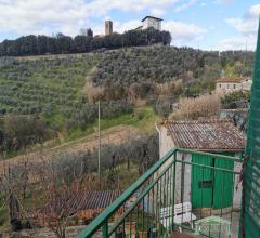 Case - Terratetto angolare con terreno a montevettolini