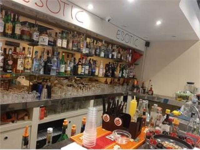 Case - Bar in vendita in zona centrale e di passaggio