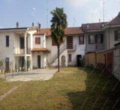 Suardi centro paese stupenda casa indipendente con giardino privato