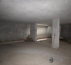 Appartamenti in Vendita - Autorimessa zona viale aldo moro