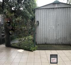 Case - Stiava: casa indipendente con resede piccolo giardino e box