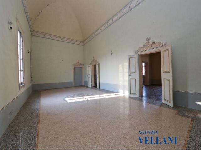 Case - Vendesi immobili in palazzo di fine '700 completamente ristrutturati in centro storico a carpi