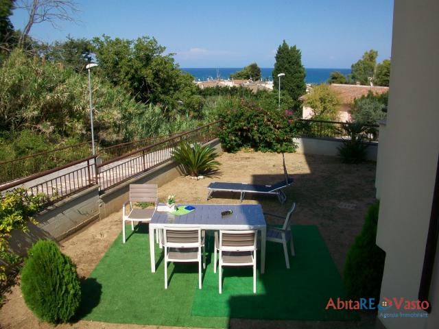 Case - Appartamento piano terra, con giardino vista mare