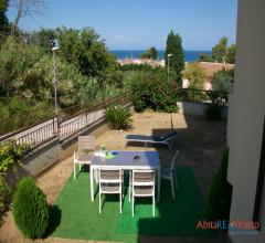 Case - Appartamento piano terra, con giardino vista mare