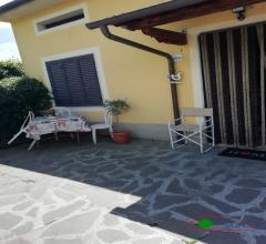 Case - Villetta indipendente con garage e giardino