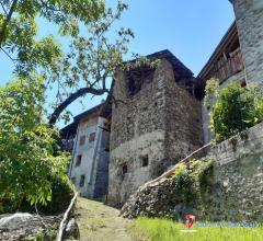 Case - Edolo vendesi porzione di rustico da ristrutturare