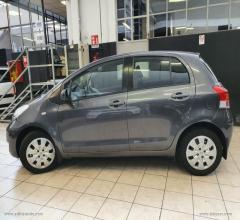 Auto - Toyota yaris 1.3 5p. sol