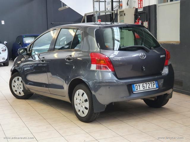 Auto - Toyota yaris 1.3 5p. sol