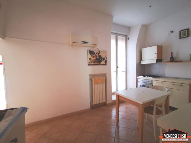 Case - Indipendente 2 vani + acc. con terrazzo zona canneto