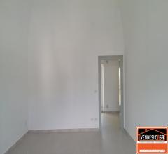 Appartamenti in Vendita - Intera palazzina su due livelli zona piazza de grecis canneto