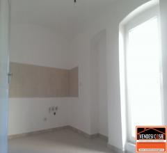Appartamenti in Vendita - Intera palazzina su due livelli zona piazza de grecis canneto