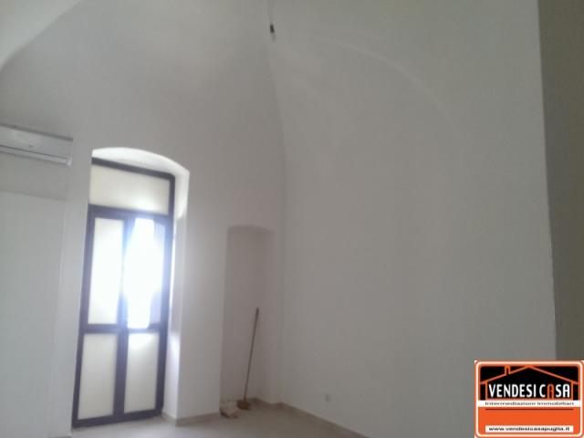 Appartamenti in Vendita - Intera palazzina su due livelli zona piazza de grecis canneto