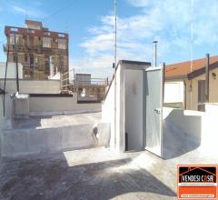 Appartamenti in Vendita - Intera palazzina su due livelli zona piazza de grecis canneto