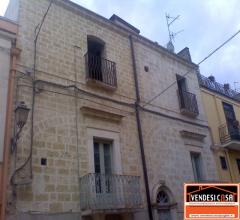 Casa d' epoca 3 vani con terrazzo zona chiesa madre montrone